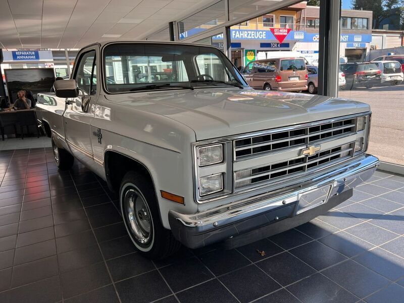 Weiß Gebraucht 1986 Chevrolet C10 SUV | 52.000 € - Bild 1/4