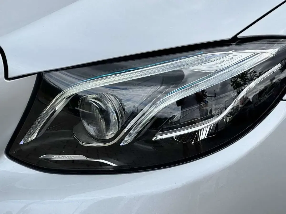 Gebraucht Mercedes E220 Avantgarde 194 PS (142 kW) 2016 Iridiumsilber Kombi