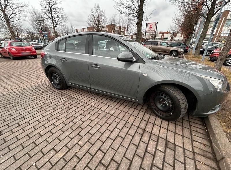 Gebraucht Chevrolet Cruze 141 PS (103 kW) 2012 Grau Limousine