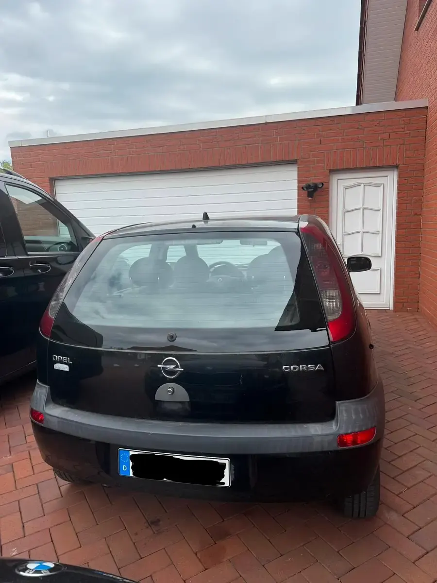 Używany Opel Corsa 43 KM (31 kW) 2002 Czarny Hatchback