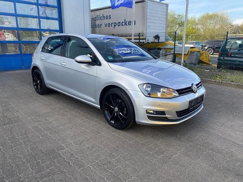 Gebraucht VW Golf VII Trendline 110 PS (80 kW) 2015 Silber Limousine