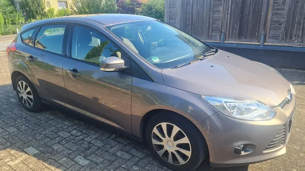 Gebraucht Ford Focus Trend 101 PS (74 kW) 2014 Braun Limousine