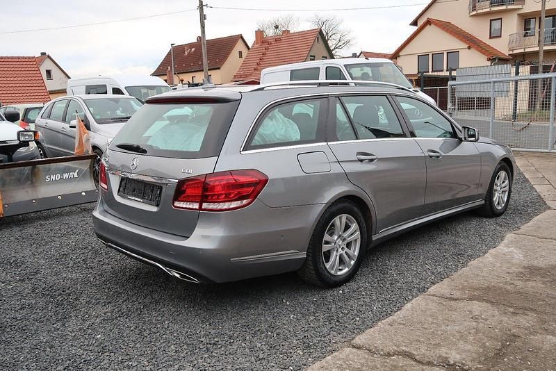 Gebraucht Mercedes E220 Avantgarde 170 PS (125 kW) 2014 Grau Kombi