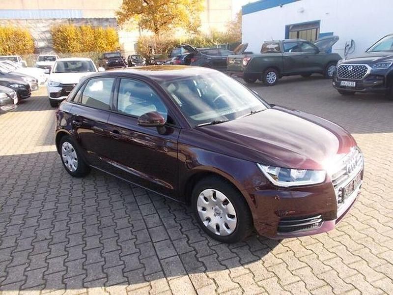 Gebraucht Audi A1 Sport 95 PS (69 kW) 2016 Rot Limousine