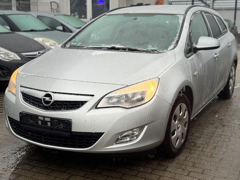 Gebraucht Opel Astra Design Edition 140 PS (102 kW) 2011 Silber Kombi