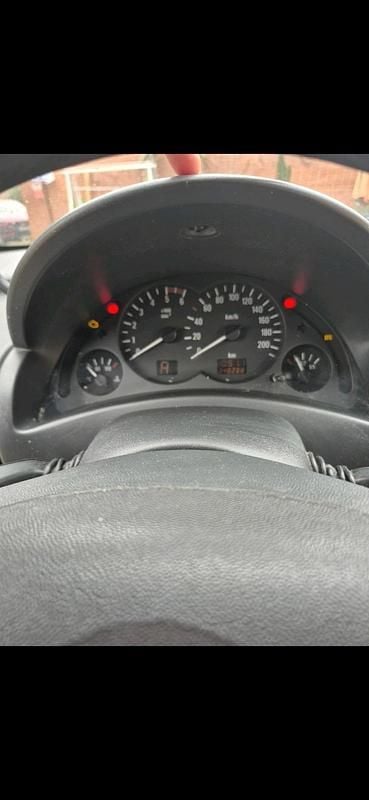 Second-hand Opel Corsa 70 CP (51 kW) 2004 Argintiu Hatchback