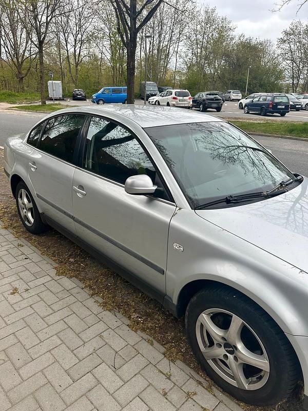 Usata VW Passat 102 CV (75 kW) 2003 Grigio Berlina