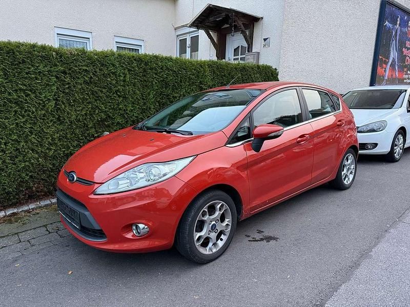 Orange Gebraucht 2012 Ford Fiesta Titanium Kleinwagen | 4.990 € (Fairer Preis) - Bild 1/3