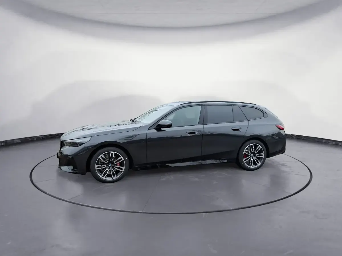 Neu BMW 520 M Sport 197 PS (144 kW) 2026 Grau Kombi