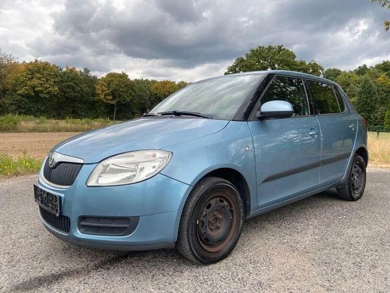 Grau Gebraucht 2009 Skoda Fabia Ambiente Limousine | 2.490 € (Fairer Preis) - Bild 1/4