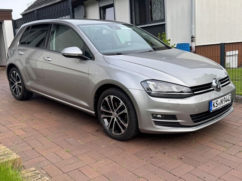 Silber Gebraucht 2016 VW Golf VII Allstar Limousine | 13.600 € (Guter Preis) - Bild 1/4