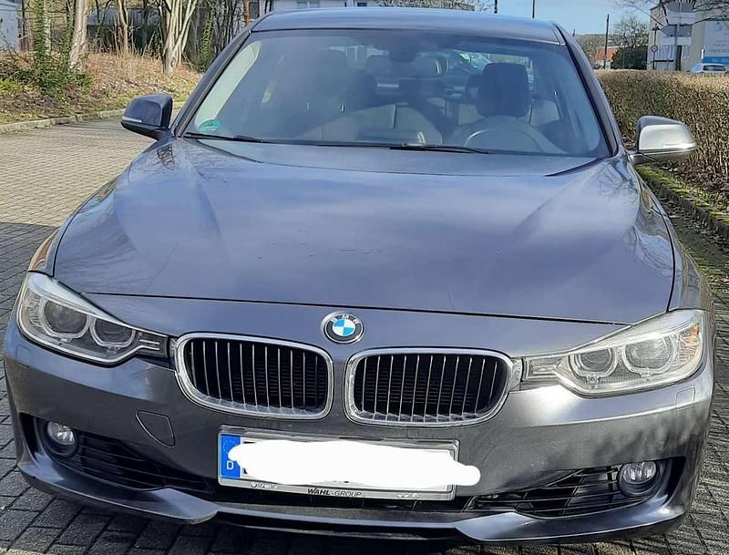 Gebraucht BMW 320 184 PS (135 kW) 2012 Grau Limousine