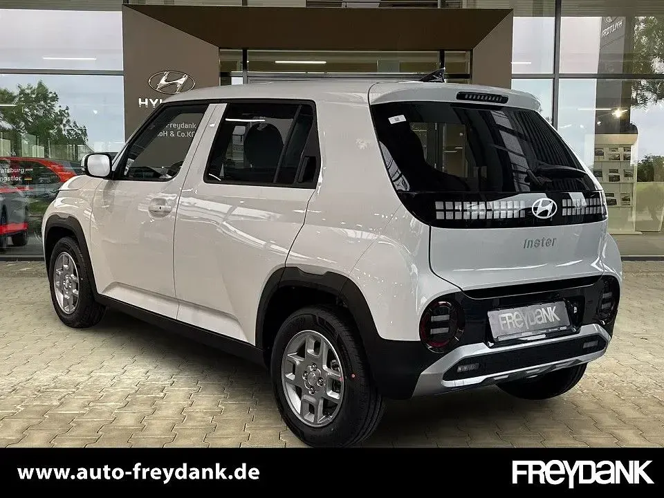 Gebraucht Hyundai Inster Trend 71 kW (97 PS) 2025 Atlas white Kleinwagen