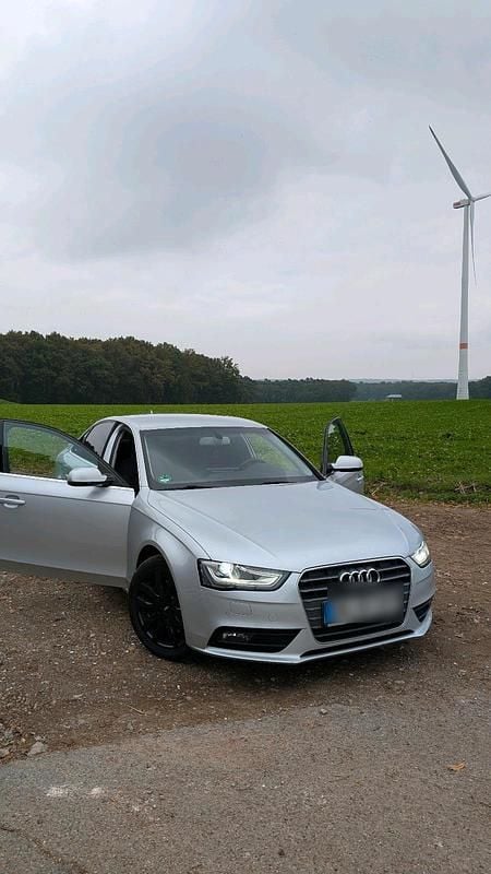 Silber Gebraucht 2013 Audi A4 Ambiente Limousine | 9.950 € (Etwas zu teuer) - Bild 1/4