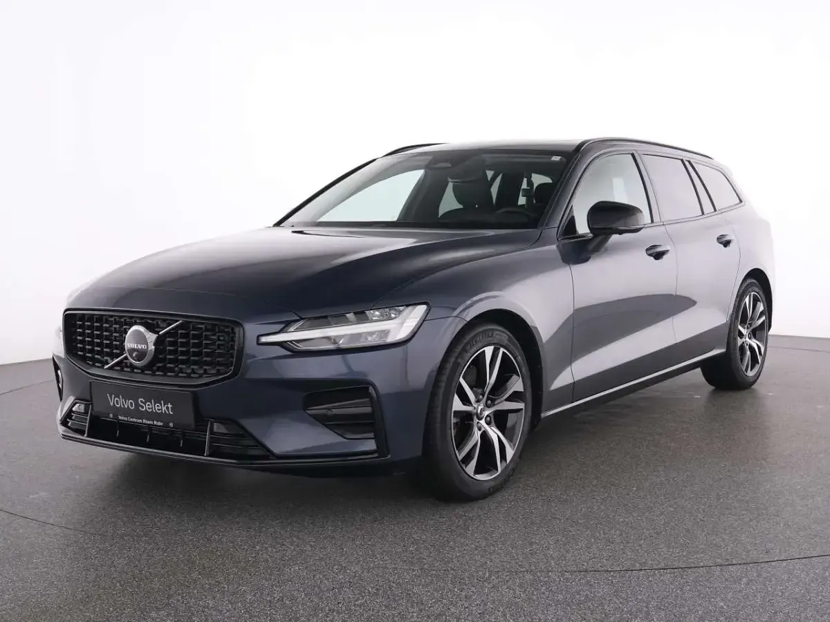 Gebraucht Volvo V60 Plus 197 PS (144 kW) 2025 Blau Kombi