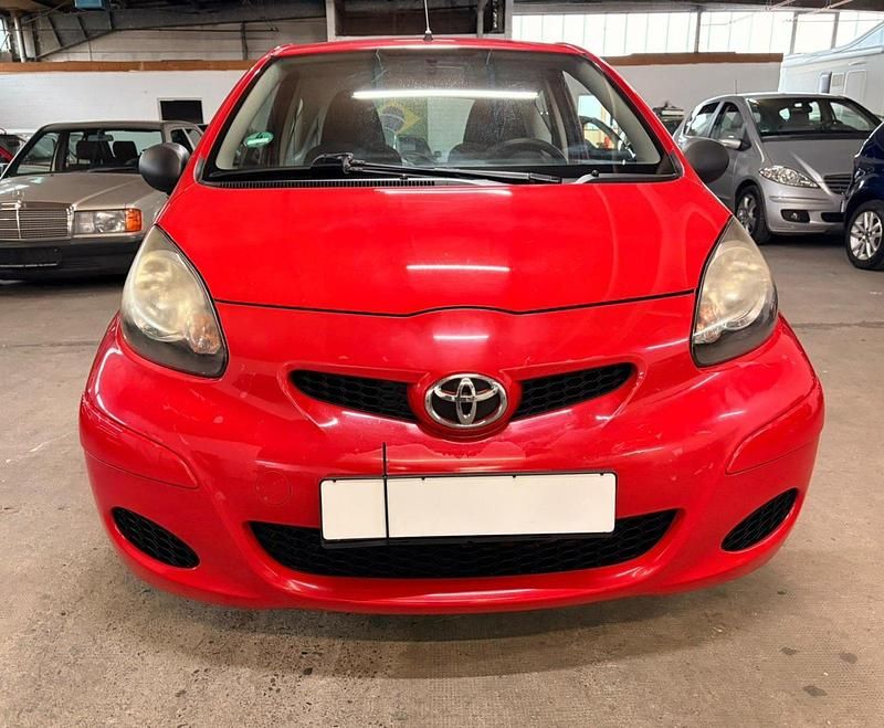 Gebraucht Toyota Aygo 68 PS (50 kW) 2010 Rot Kleinwagen