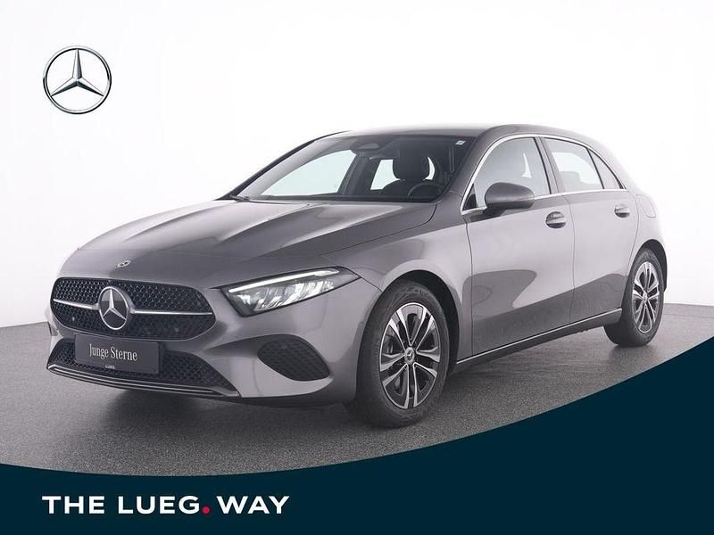 Metalliclack mountaingrau Gebraucht 2024 Mercedes A200 Progressive Limousine | 27.425 € (Guter Preis) - Bild 1/4