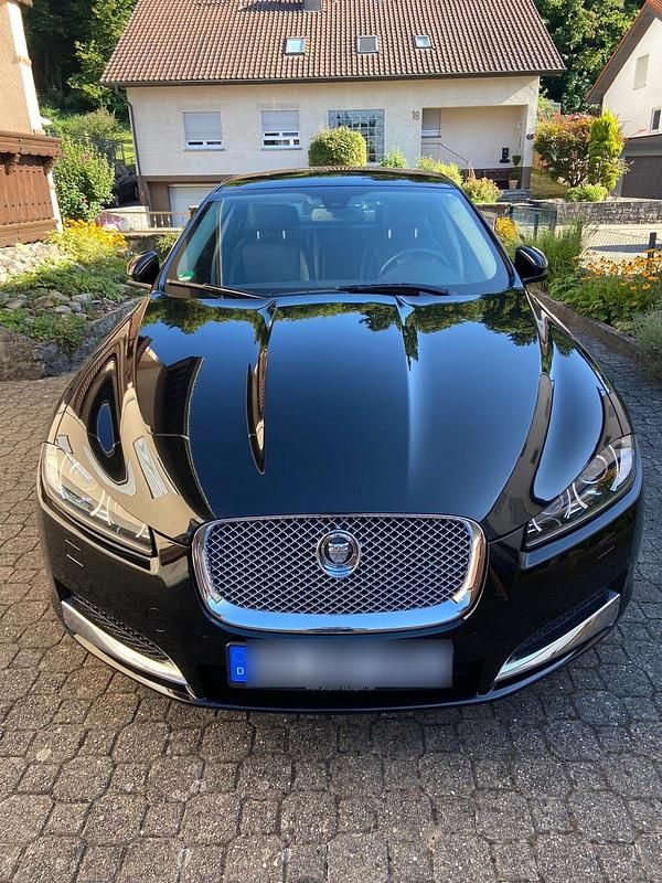 Schwarz Gebraucht 2012 Jaguar XF Limousine | 16.200 € - Bild 1/4