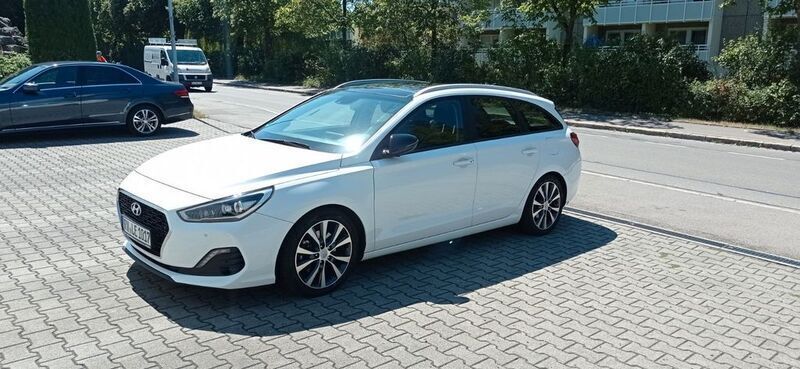 Weiß Gebraucht 2019 Hyundai i30 YES! Kombi | 20.300 € (Teuer) - Bild 1/4