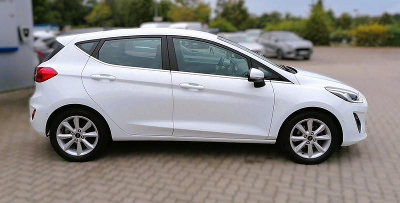Gebraucht Ford Fiesta Titanium 95 PS (69 kW) 2020 Weiß Limousine