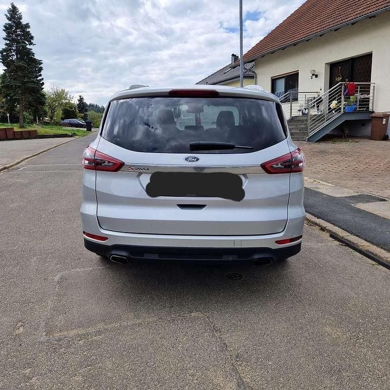 Usado Ford S-MAX Trend 190 HP (139 kW) 2020 Prateado Monovolume
