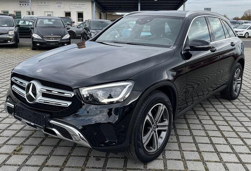 Obsidianschwarz Gebraucht 2020 Mercedes GLC200 SUV | 30.990 € (Superpreis) - Bild 1/4
