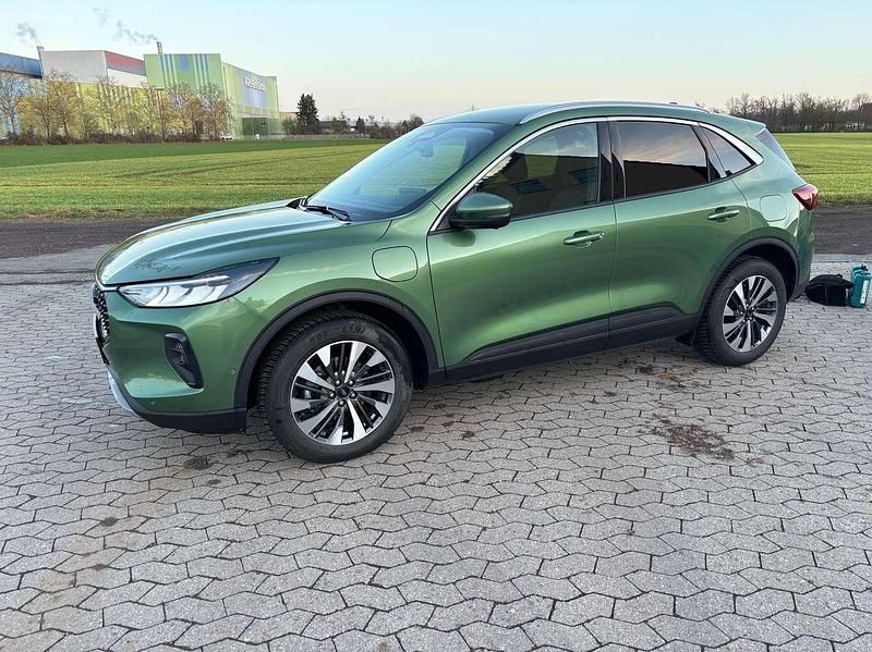 Gebraucht Ford Kuga Titanium 242 PS (177 kW) 2024 Grün SUV