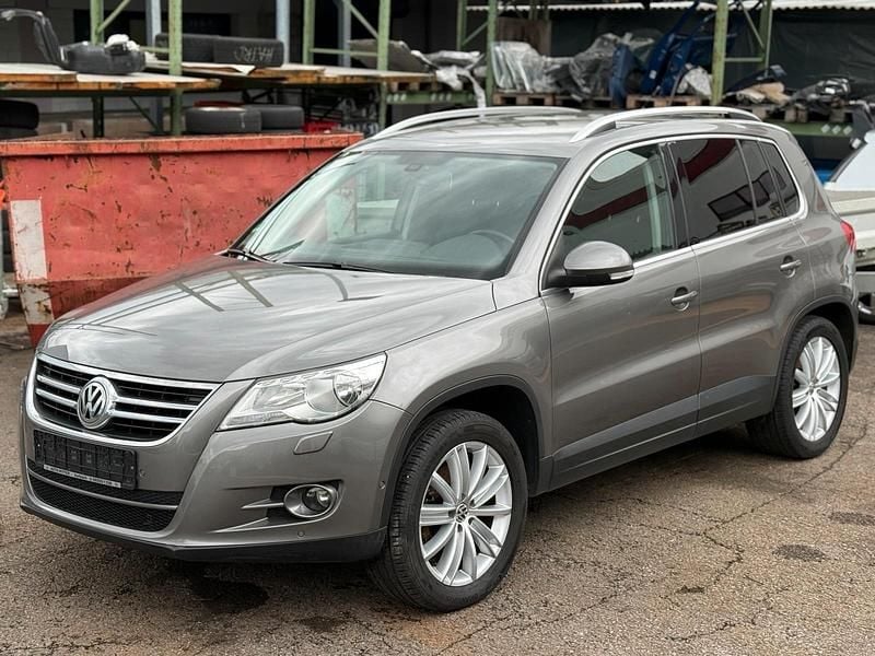 Gebraucht VW Tiguan Team 140 PS (102 kW) 2010 Grau SUV