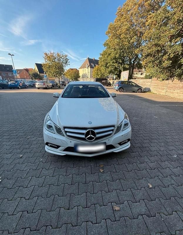 Gebraucht Mercedes E350 AMG 292 PS (214 kW) 2010 Weiß Coupé