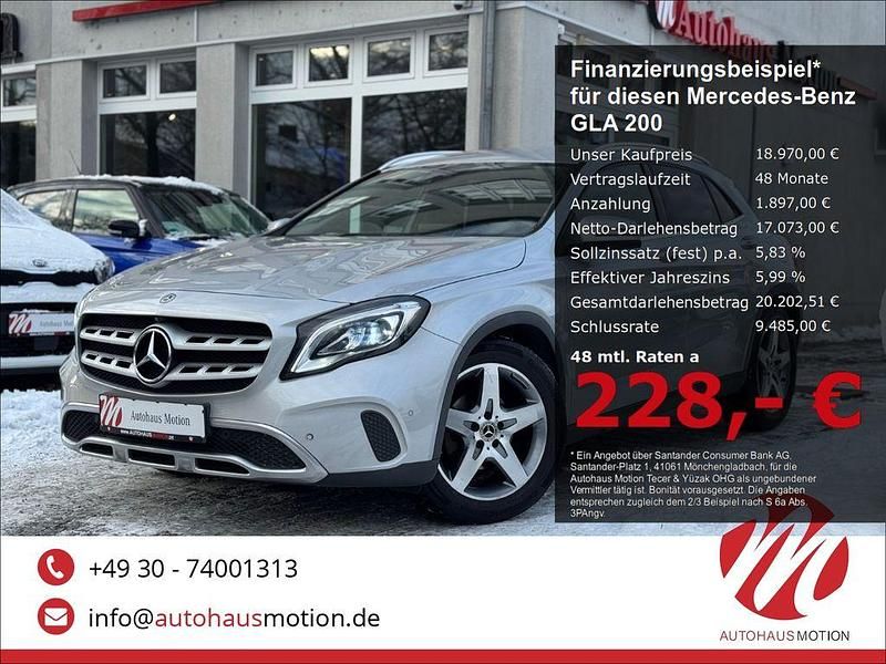 Polarsilber metalliclack Gebraucht 2017 Mercedes GLA200 Urban SUV | 18.970 € (Fairer Preis) - Bild 1/4