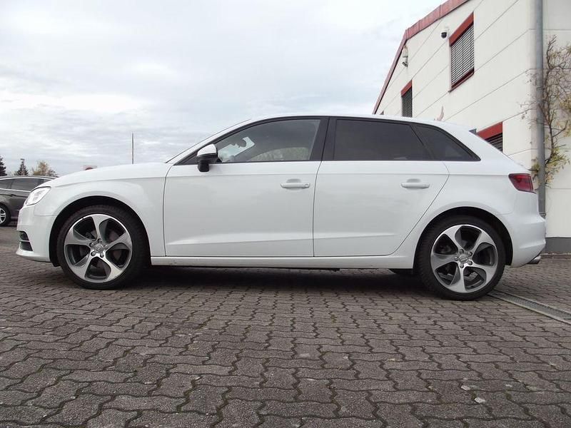 Weiß Gebraucht 2014 Audi A3 Ambition Limousine | 10.500 € (Fairer Preis) - Bild 1/4