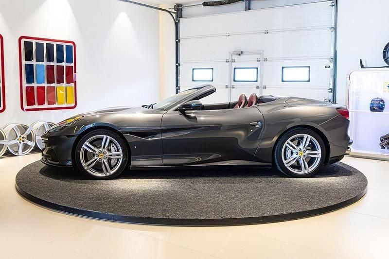Second-hand Ferrari Portofino 620 CP (456 kW) 2022 Gri Cabrio