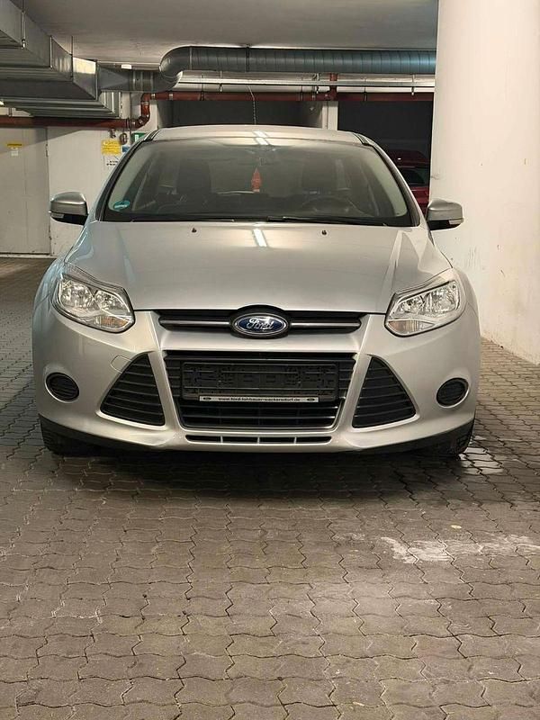 Gebraucht Ford Focus Ambiente 101 PS (74 kW) 2014 Grau Kombi