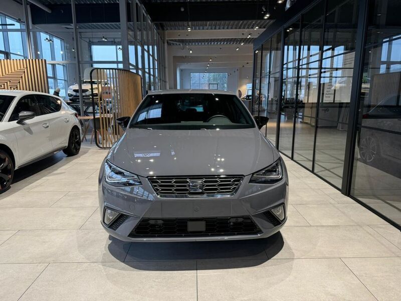Graphengrau Neu 2025 Seat Ibiza FR Limousine | 28.890 € (Teuer) - Bild 1/4