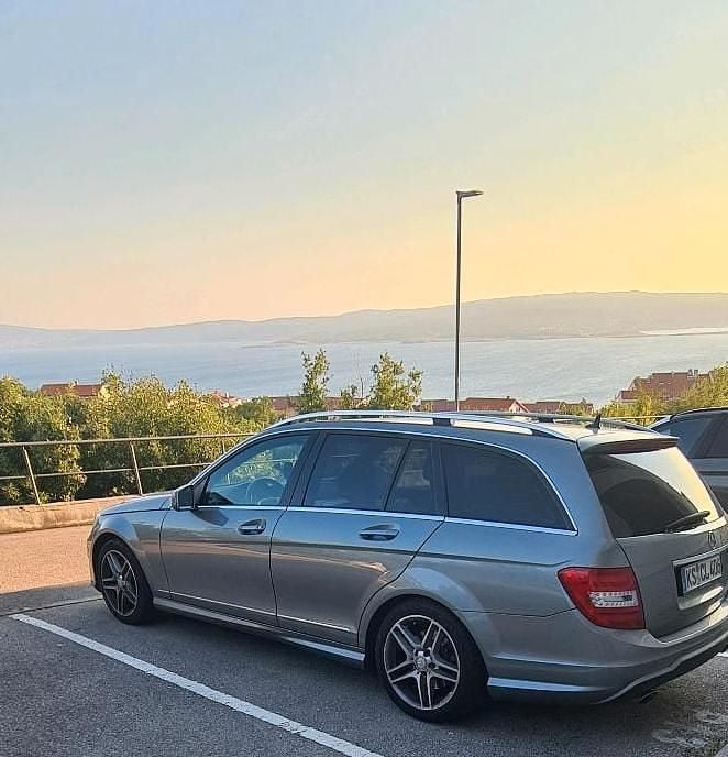 Grau Gebraucht 2012 Mercedes C350 Kombi | 12.399 € (Guter Preis) - Bild 1/4