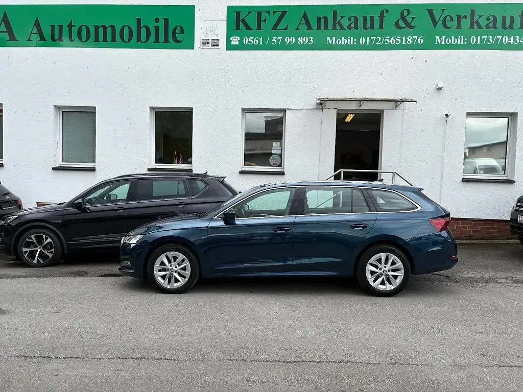 Gebraucht Skoda Octavia First Edition 150 PS (110 kW) 2020 Blau Kombi