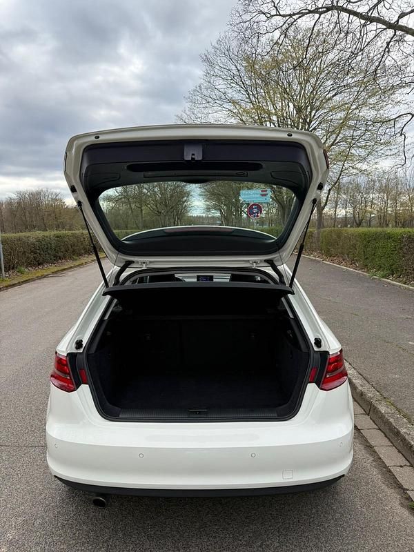 Gebraucht Audi A3 Sportback 105 PS (77 kW) 2013 Weiß Kleinwagen