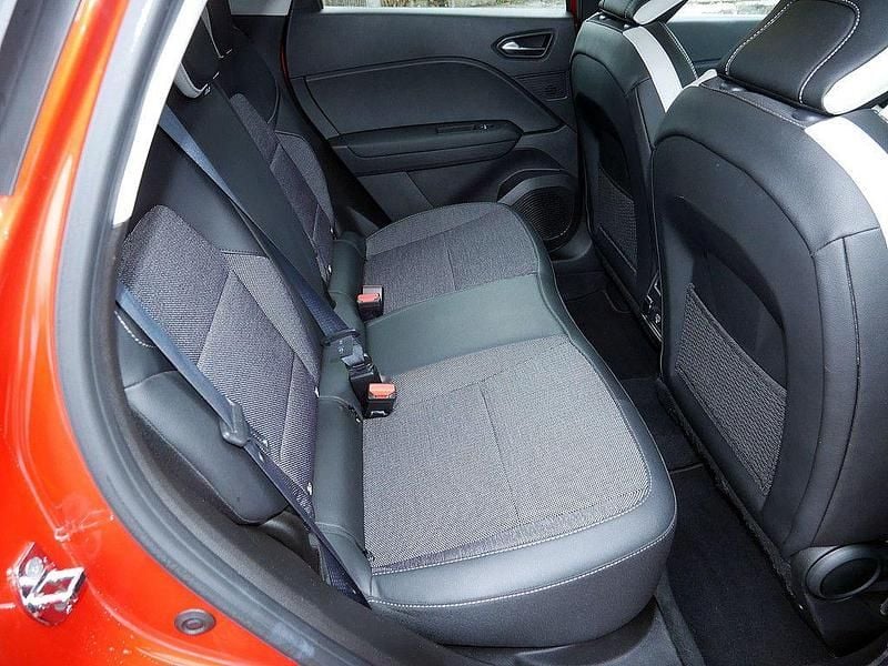 Gebraucht Renault Captur Intens 158 PS (116 kW) 2022 Dezirrot SUV