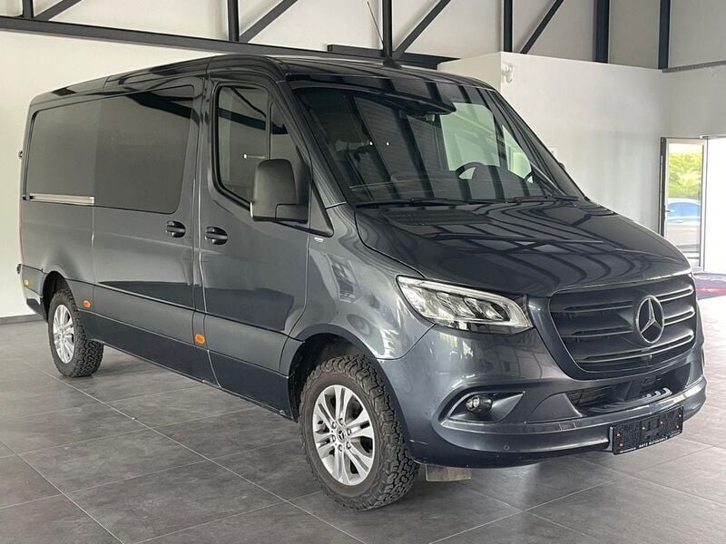 Tenoritgrau metallic Gebraucht 2024 Mercedes Sprinter Van | 59.950 € (Etwas zu teuer) - Bild 1/4