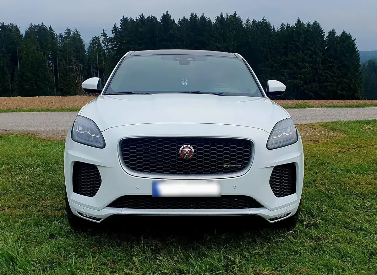 Begagnad Jaguar E-Pace R-Dynamic 179 HK (131 kW) 2018 Vit SUV