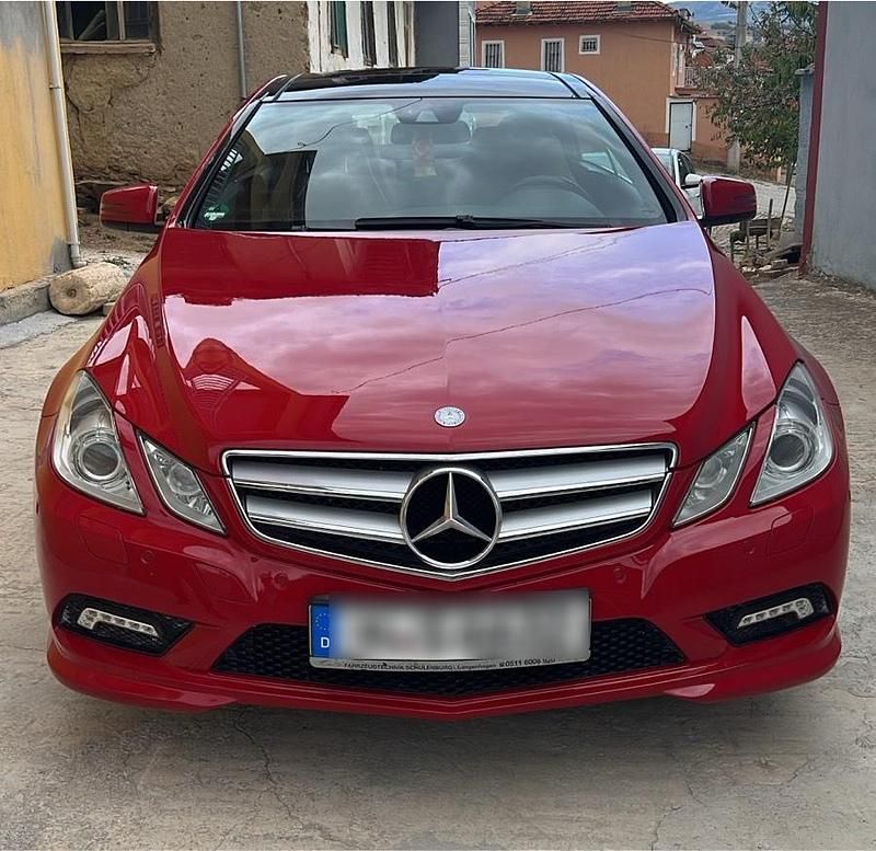 Rot Gebraucht 2012 Mercedes E250 Coupé | 11.500 € (Fairer Preis) - Bild 1/4