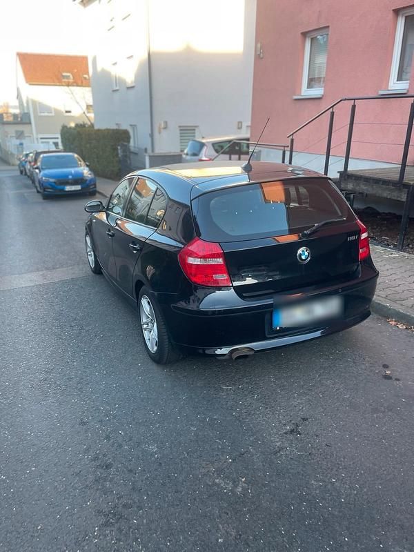 Gebraucht BMW 116 122 PS (89 kW) 2009 Schwarz Kleinwagen