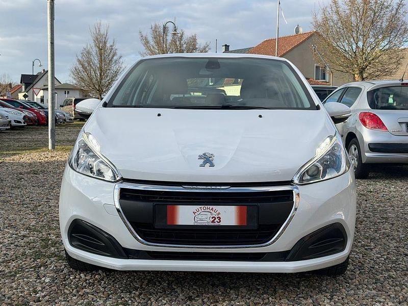 Gebraucht Peugeot 208 Active 102 PS (75 kW) 2019 Weiß Kleinwagen
