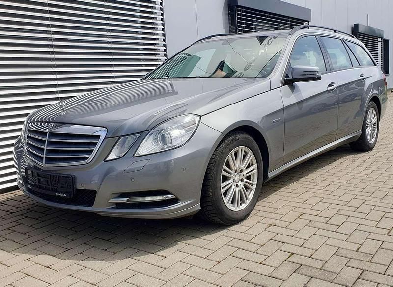 Gebraucht Mercedes E220 Elegance 170 PS (125 kW) 2012 Grau Kombi
