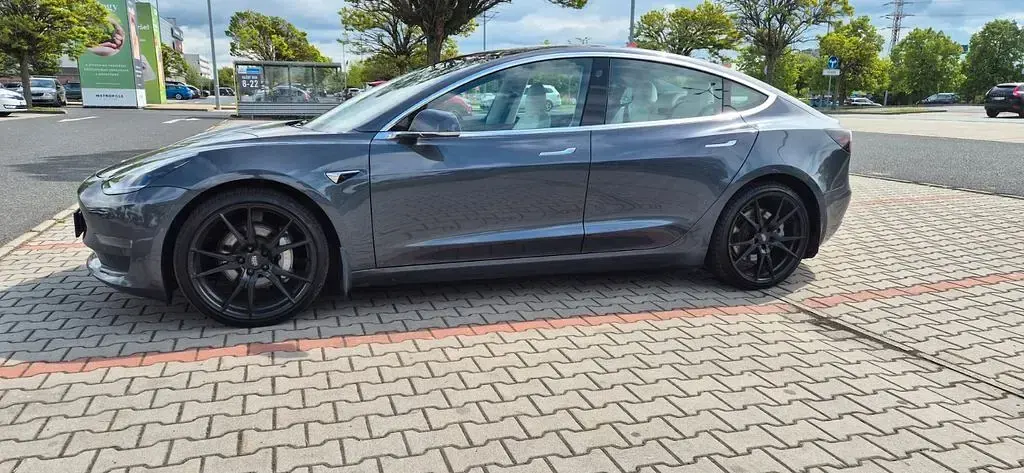 Usata Tesla Model 3 Long Range AWD 366 kW (498 CV) 2019 Grigio Berlina