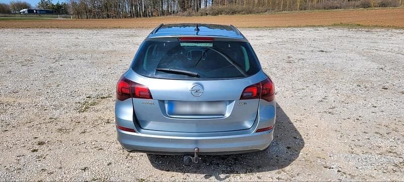 Second-hand Opel Astra 125 CP (91 kW) 2011 Gri Berlinǎ