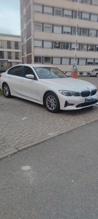 Weiß Gebraucht 2019 BMW 320 Advantage Limousine | 22.990 € (Etwas zu teuer) - Bild 1/4