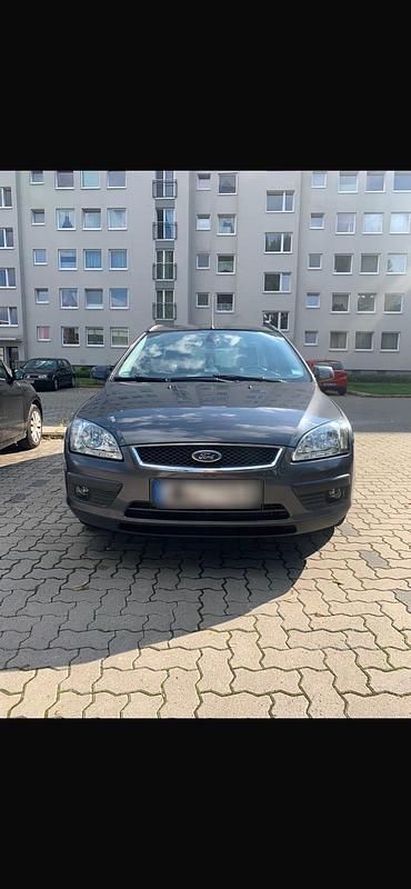 Gebraucht Ford Focus 100 PS (73 kW) 2005 Grau Kombi