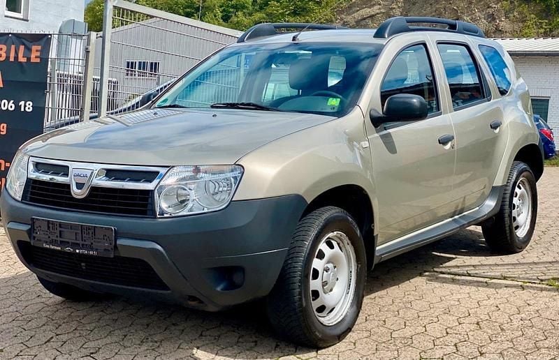 Grau Gebraucht 2010 Dacia Duster SUV | 4.999 € (Fairer Preis) - Bild 1/4