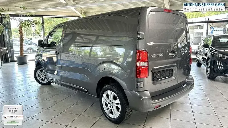 Gebraucht Opel Vivaro 177 PS (130 kW) 2021 Mondstein grau Van / Kleinbus